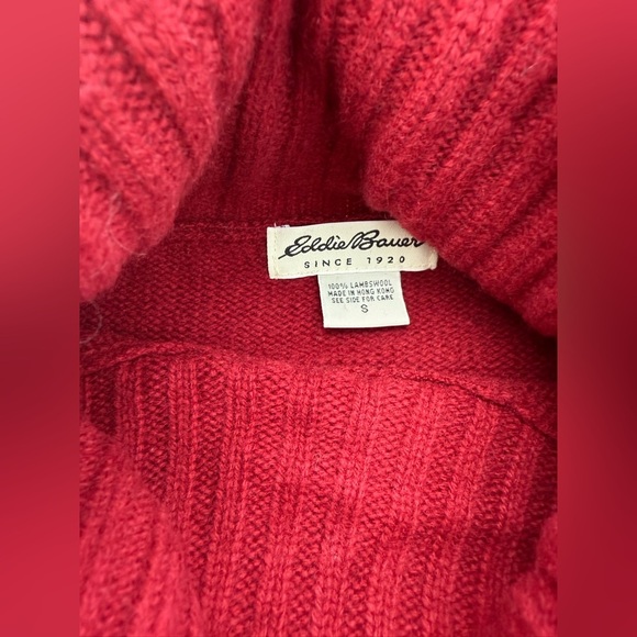 Eddie Bauer 100% lambswool Women's Red and Maroon Turtleneck Sweater - Picture 4 of 6